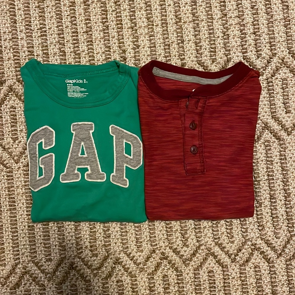 2 boys size small 6/7 shirts